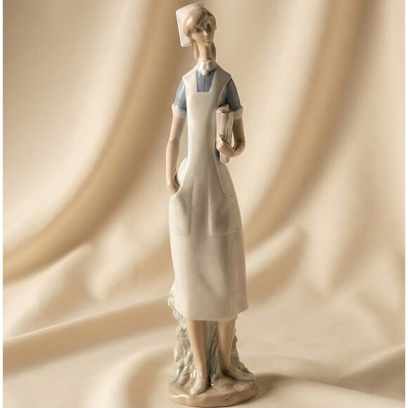 Lladró Spain Porcelain Figurine "Nurse" #4603 Salvador Furió 14" Mint Condition - Picture 1 of 6